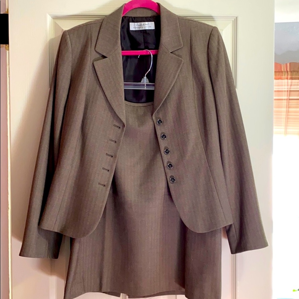 Two piece skirt suit in brown with belt